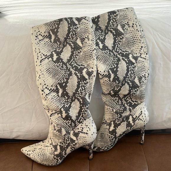 SALE ✨Snake Print Heeled Boots - Picture 1 of 4